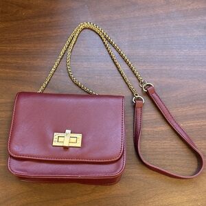 GUC Who What Wear Burgundy Crossbody Bag with Gold Chain 🥳